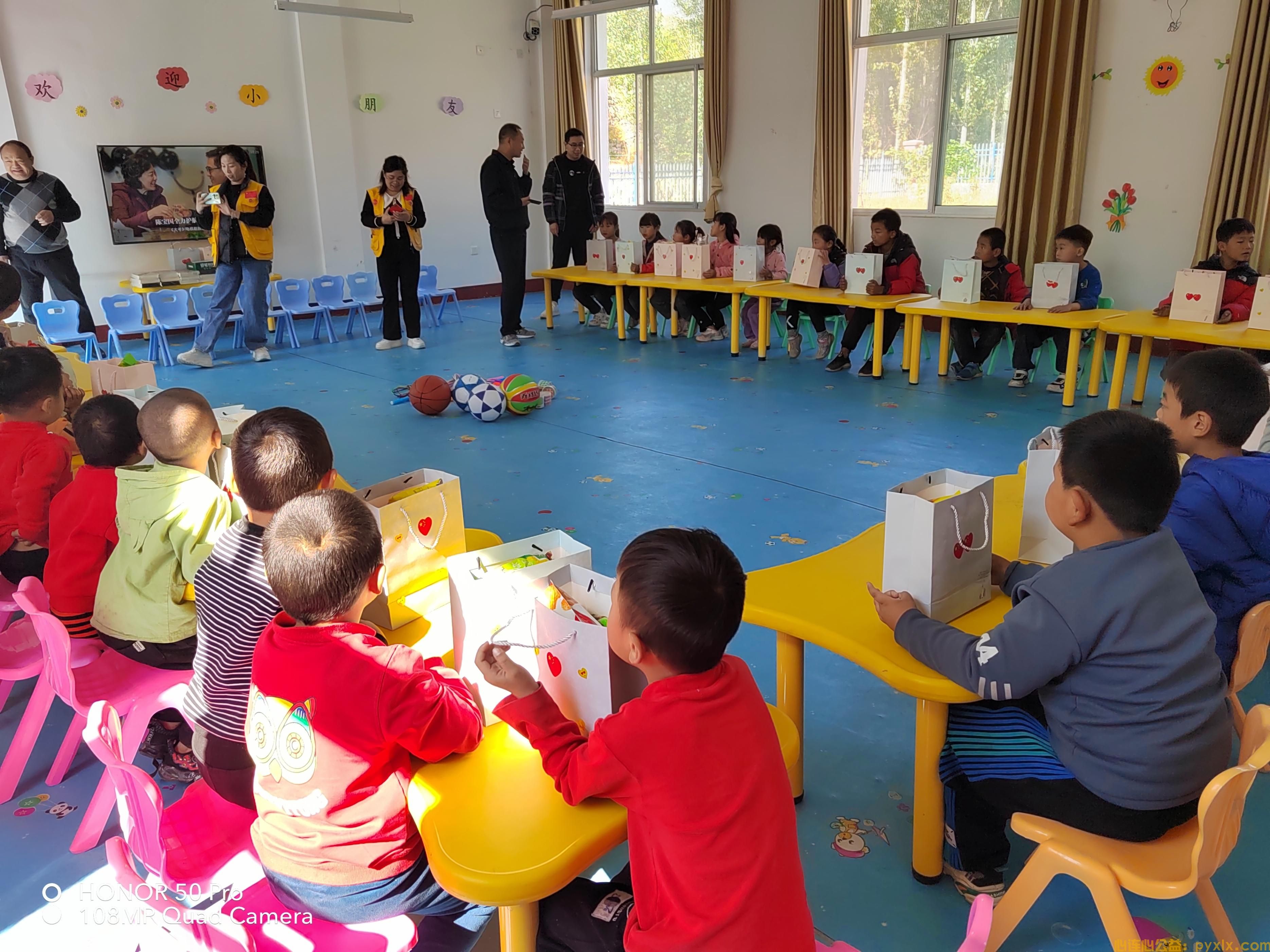 平邑县心连心公益为流峪镇四海小学送去净水设备(图2)