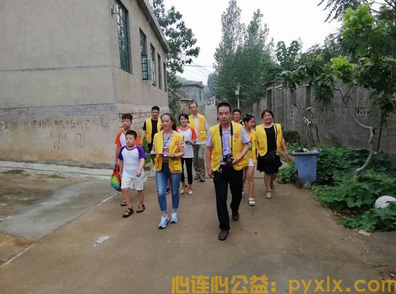 平邑县心连心夏季爱心助学第九站(图2)