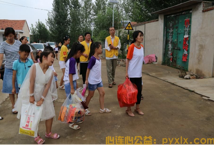 平邑县心连心夏季爱心助学第九站(图3)