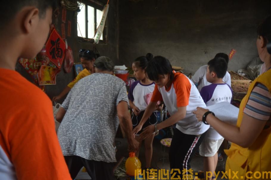 平邑县心连心夏季爱心助学第九站(图8)