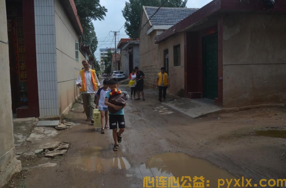 平邑县心连心夏季爱心助学第九站(图11)