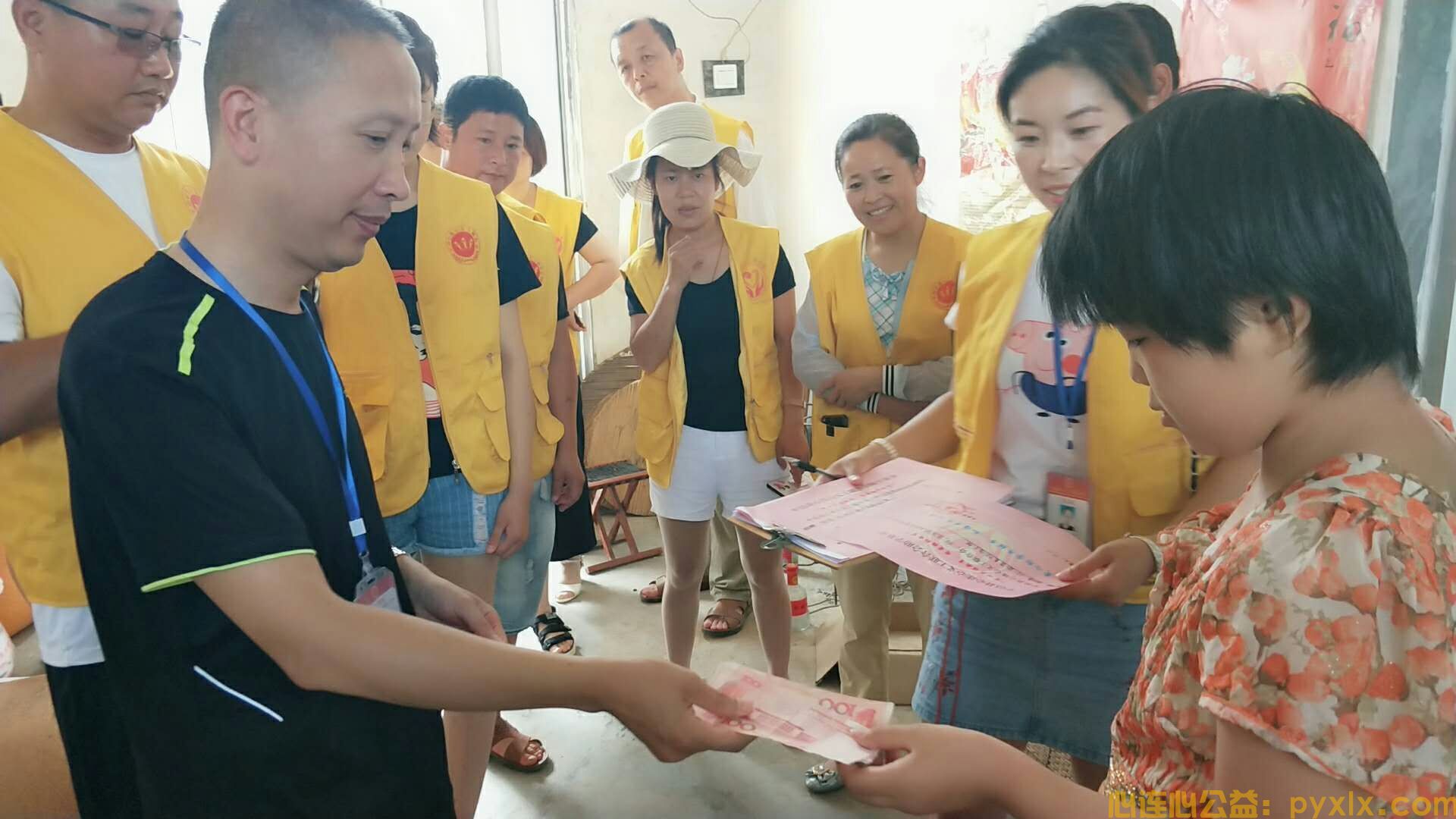 平邑县心连心义工联合会夏季爱心助学第七站(图5)