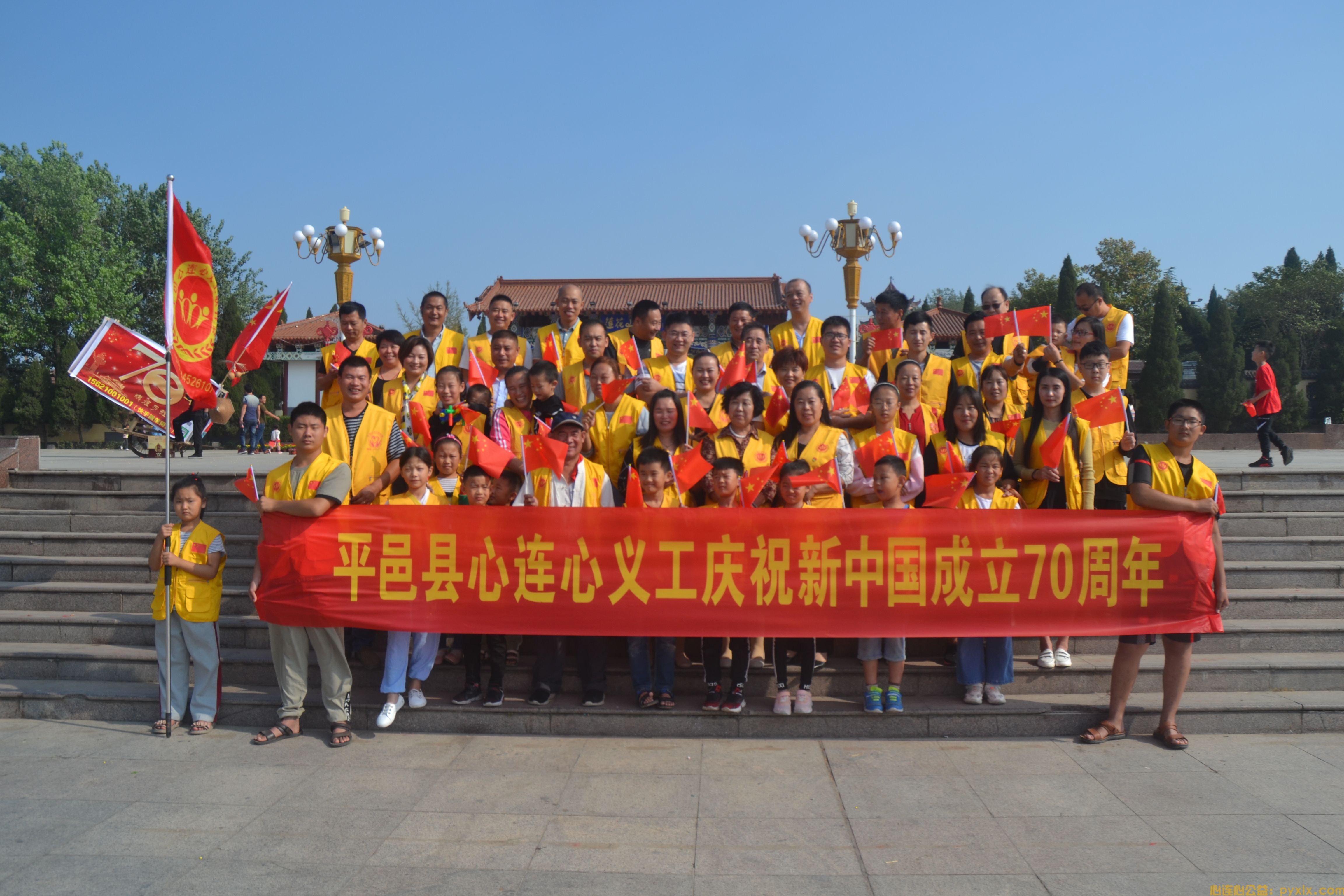 让血液把我们的心连接在一起 ----心连心献血纪实(图1)