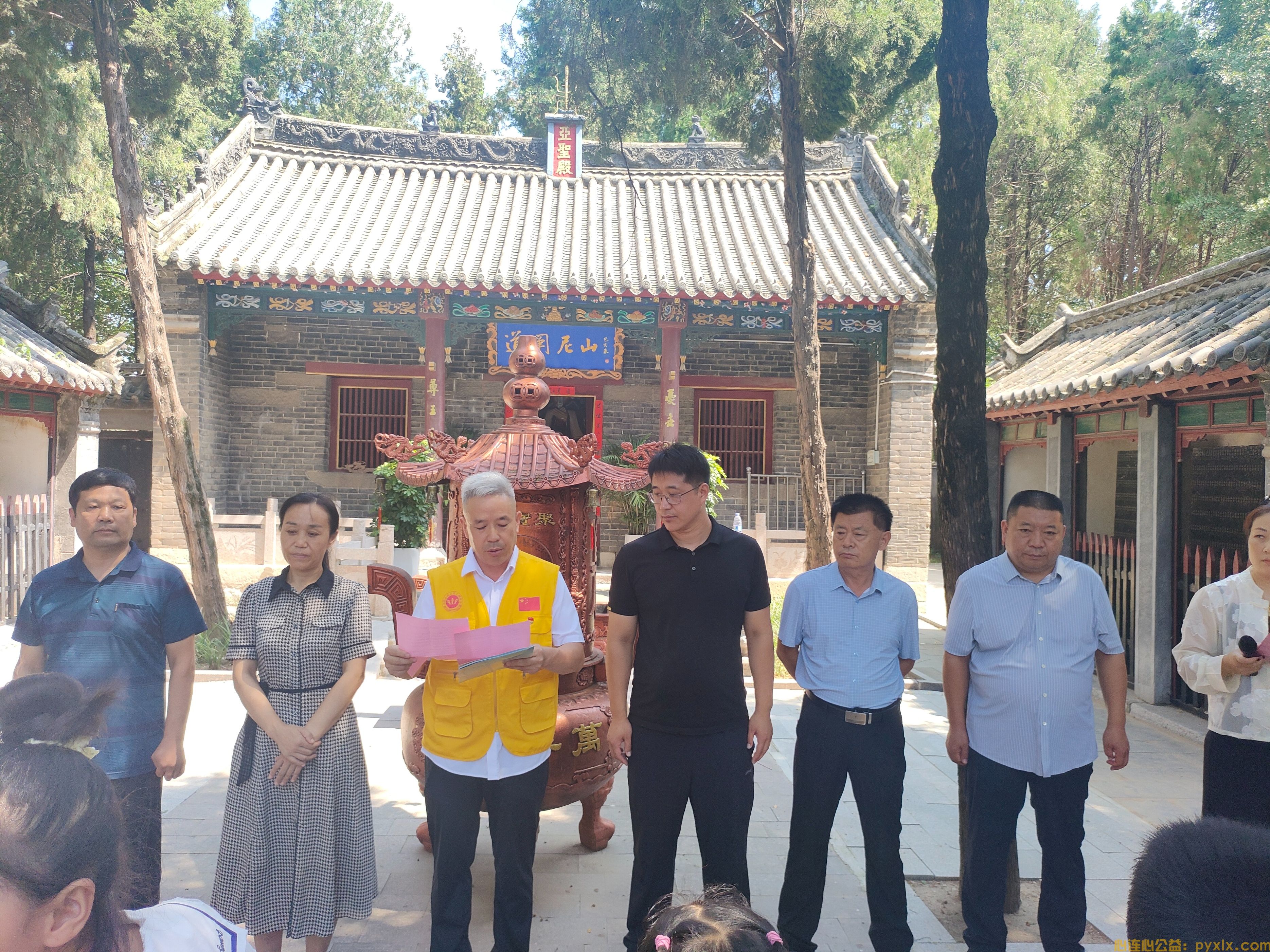平邑县心连心2024年上半年平邑街道方向困难学生发放助学金活动。(图3)