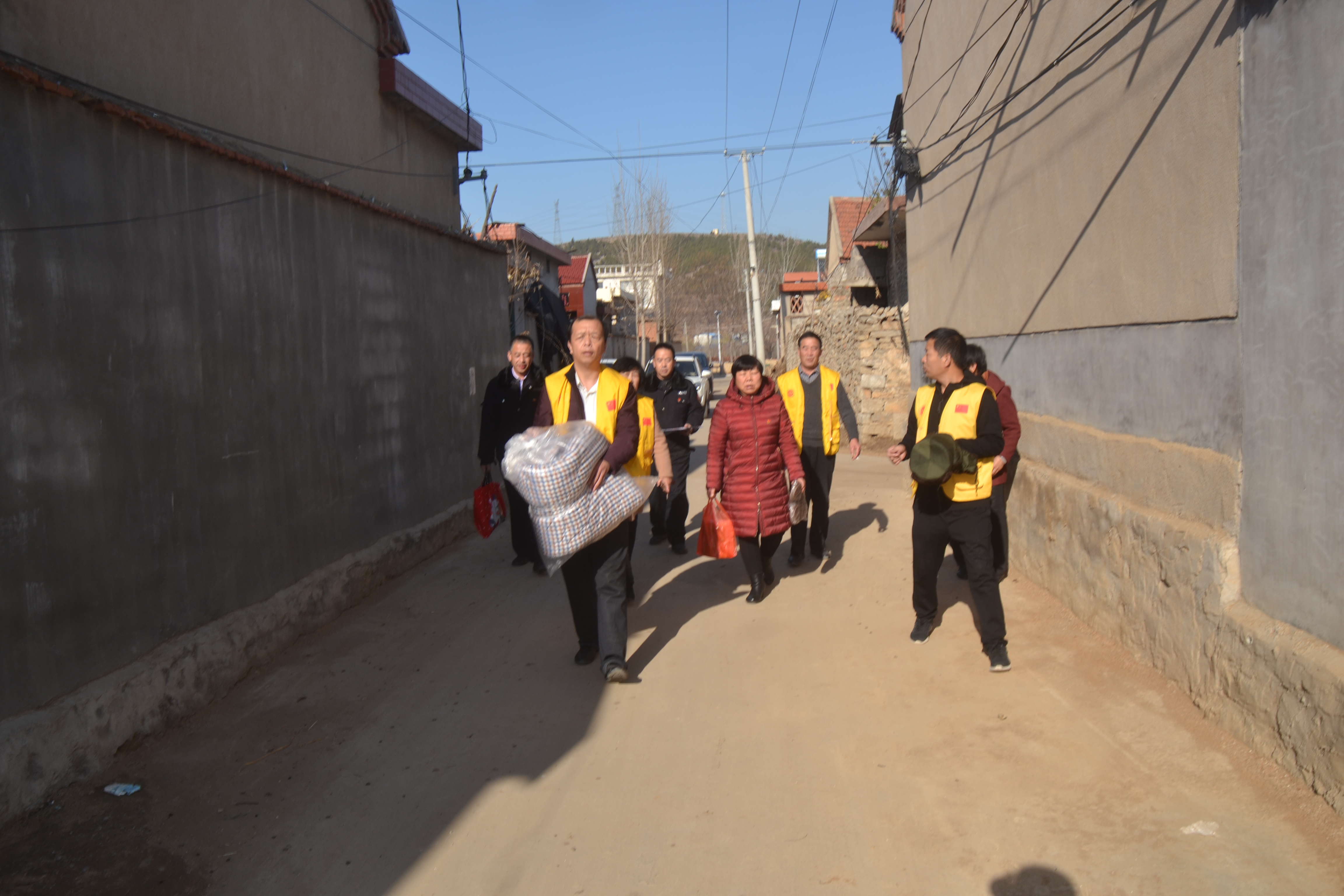 心连心义工关爱老党员、退伍军人、贫困家庭走访活动(图2) 心连心义工关爱老党员、退伍军人、贫困家庭走访活动(图2)