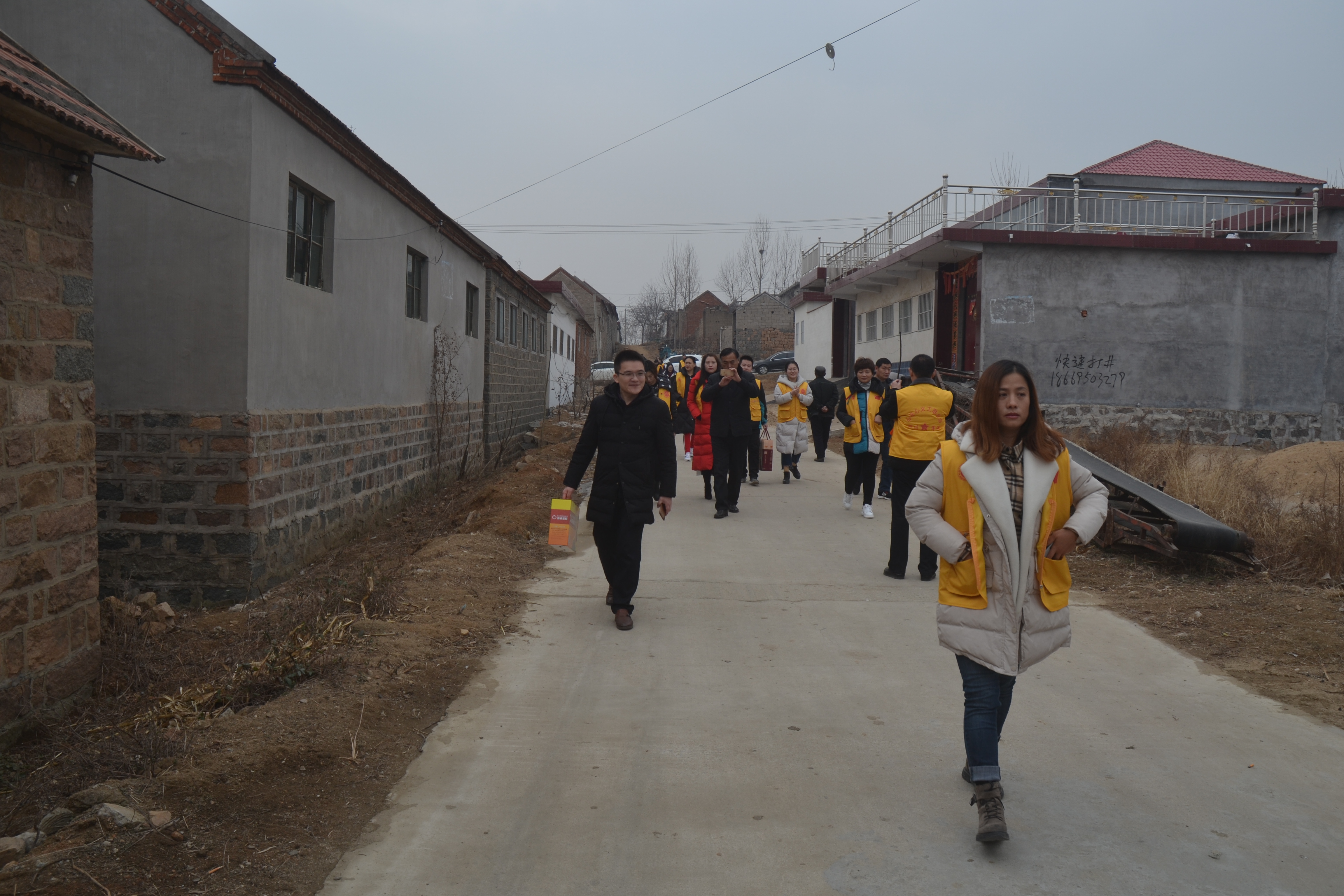 平邑县心连心义工联合会爱心助学第五站(图2)