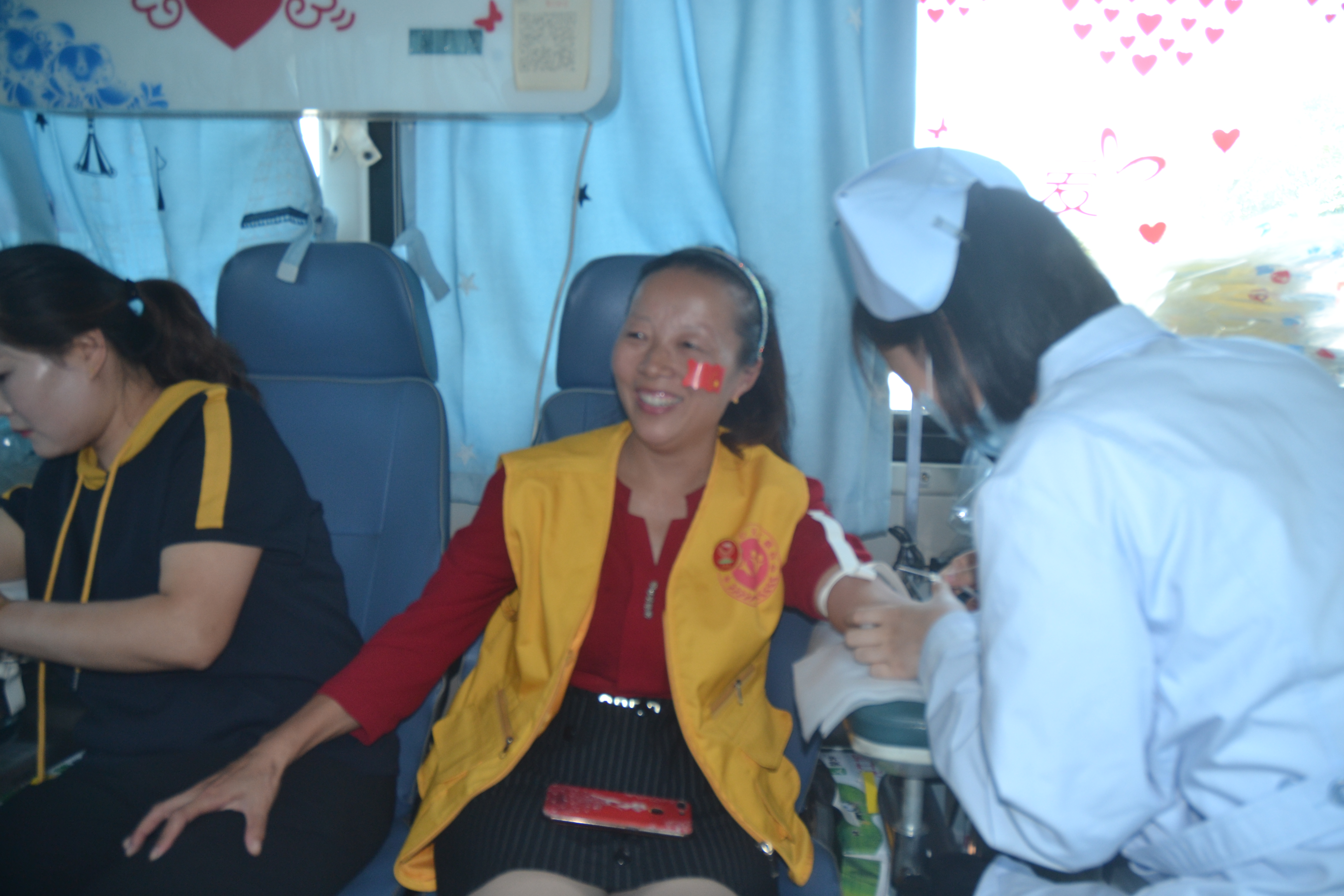 让血液把我们的心连接在一起 ----心连心献血纪实(图11)