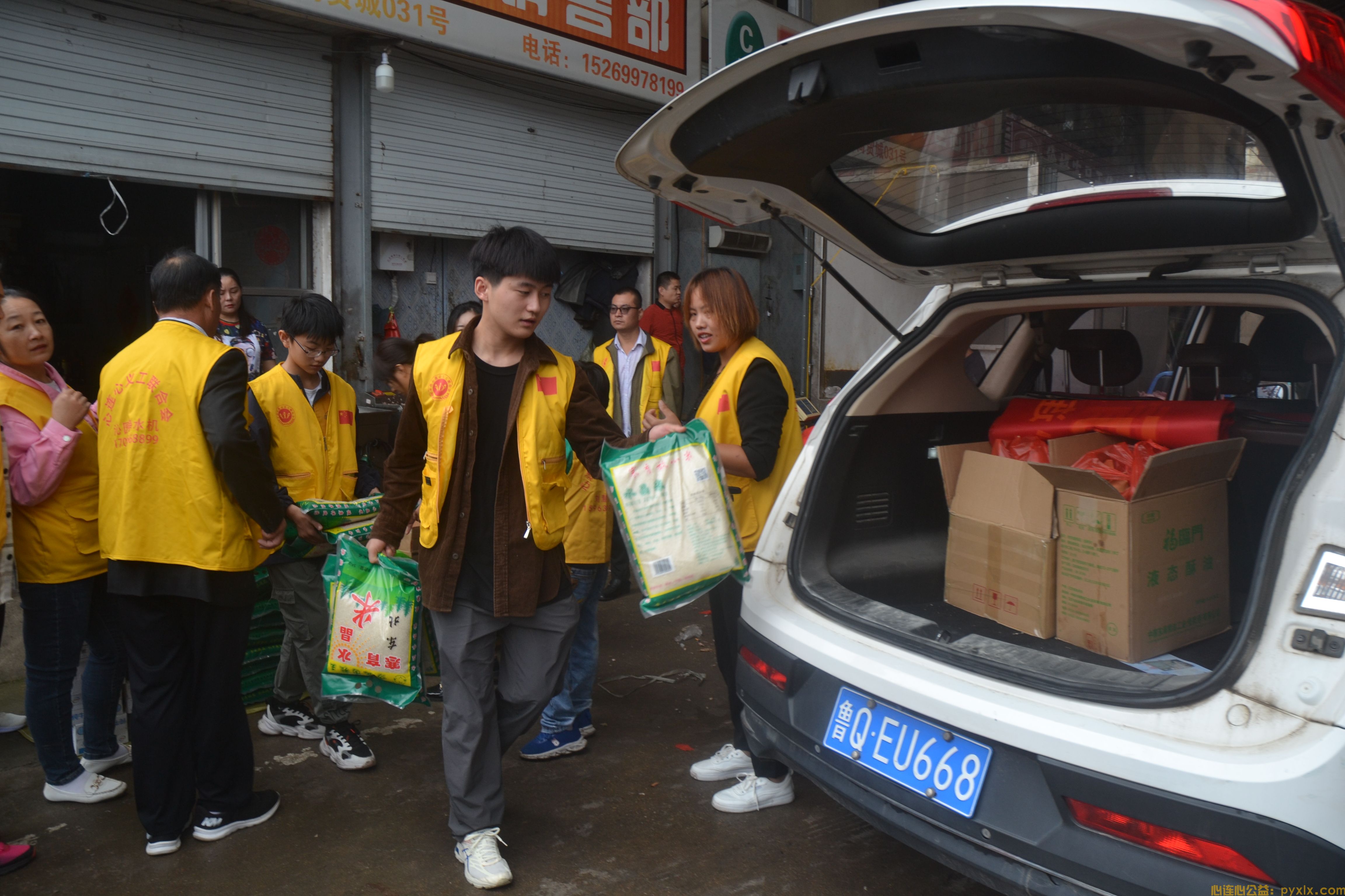 心连心情暖中秋、手牵手与爱同行(图2)