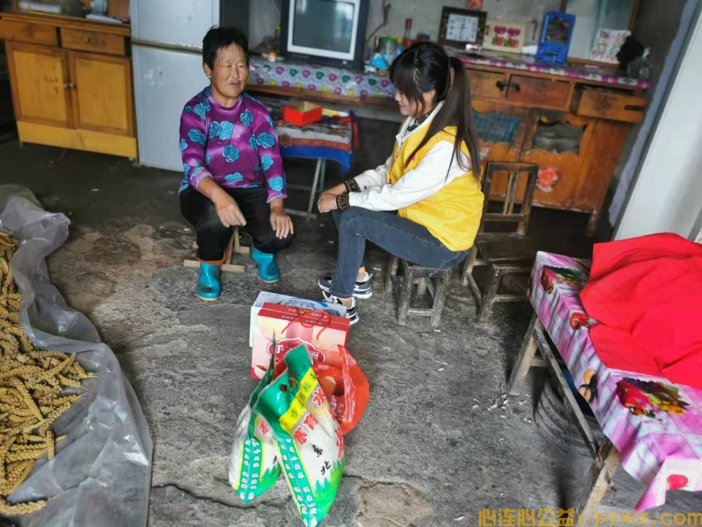 心连心情暖中秋、手牵手与爱同行(图31)